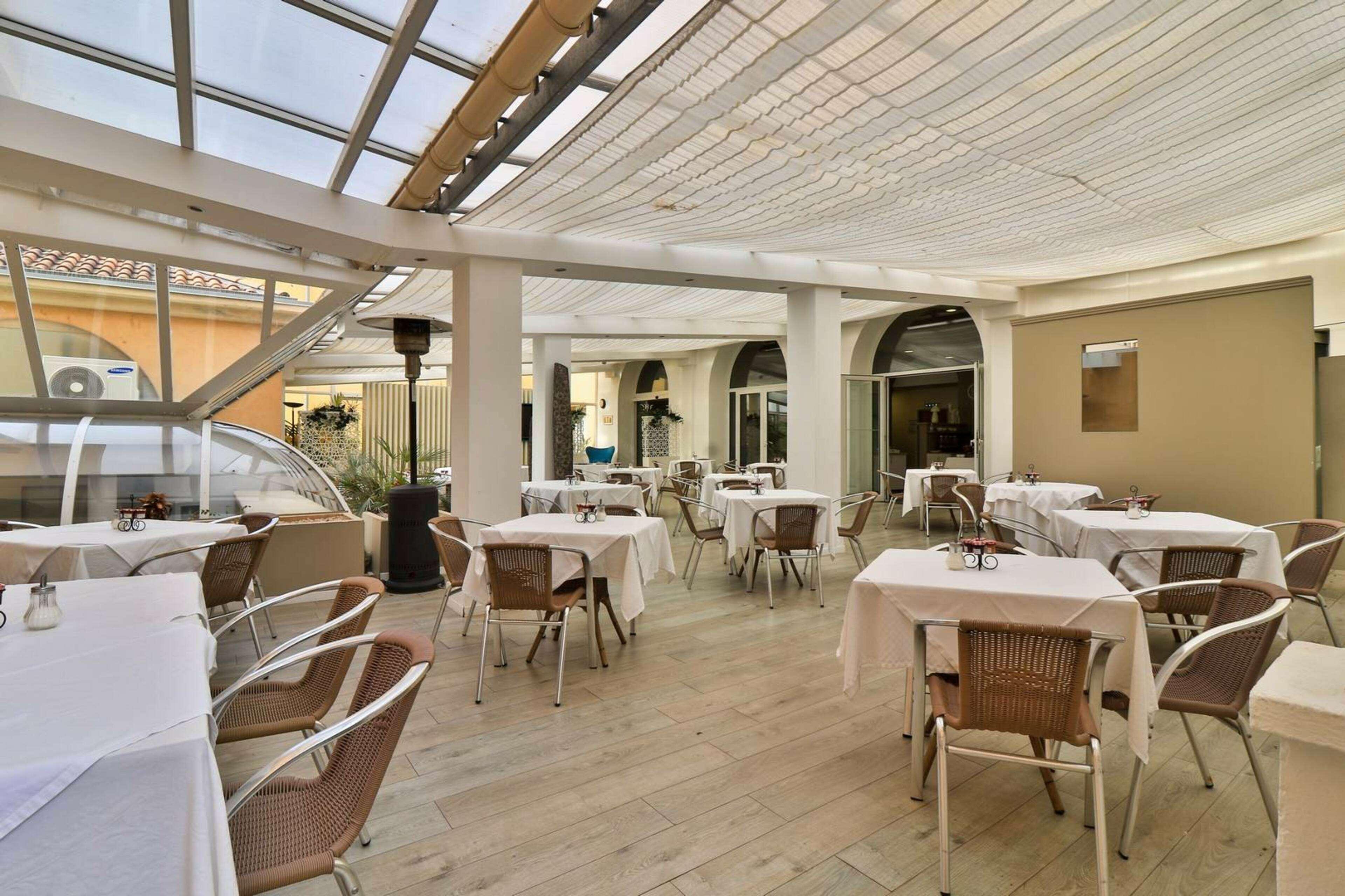 Hotel Sanary, Soleil Et Jardin - Renovation Hiver 2024-25 Restaurante foto